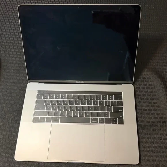 Apple MacBook Pro in Sleek Silver